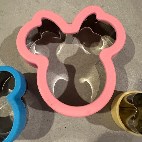3 Piece Disney Mickey Mouse Icon Bread Cookie Cutter Metal 3 Sizes - Picture 3 of 4